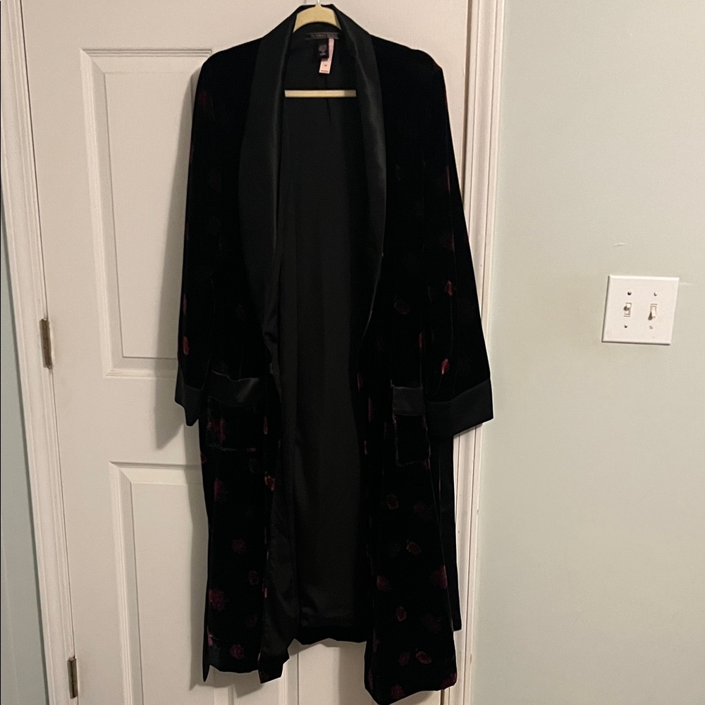 Victoria's Secret Black and Pink Velvet Robe